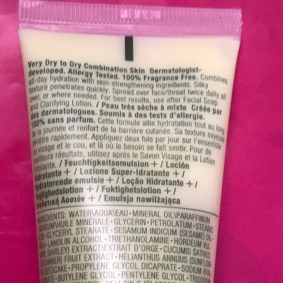 Clinique dramatically different moisturizing lotion+ - Picture 8 of 9